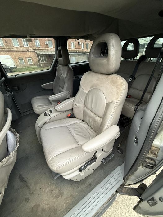 Мінівен Chrysler Grand Voyager 2003рік 2,5дизель
