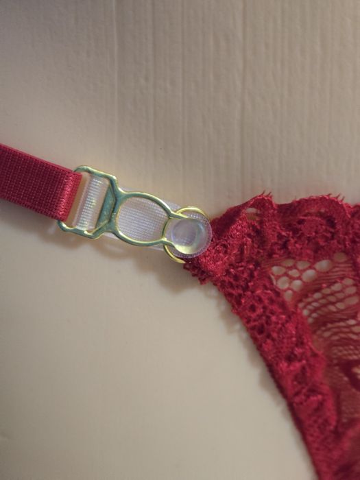 Seksowny koronkowy komplet bielizny damskiej z otwartym krokiem