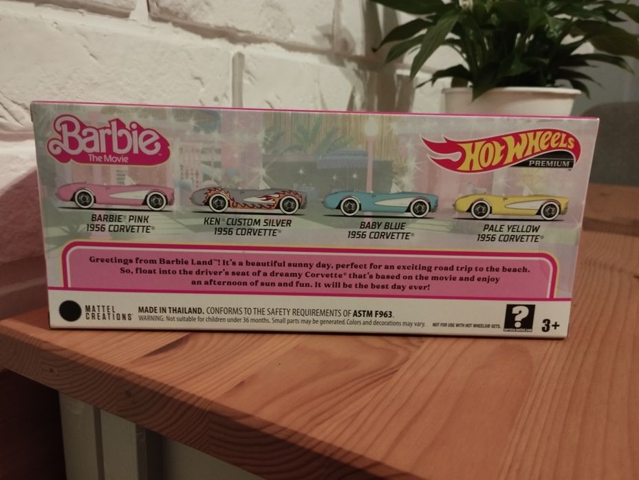 Hot wheels Barbie Corvette diorama collector set Premium