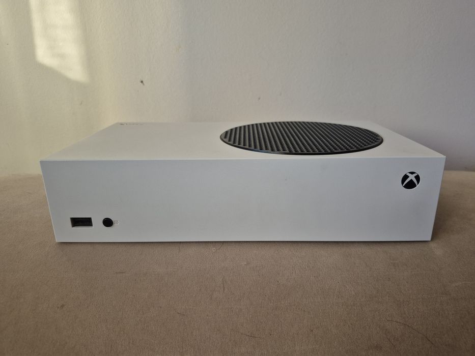 Xbox series s  + comando e cabos