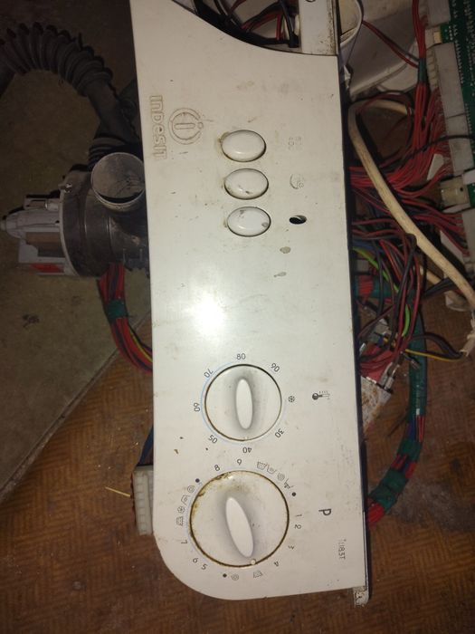 Комплектующие для стиральной машины Indesit