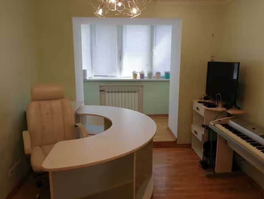 Простора 3-кімнатна квартира біля метро "Палац Україна" та "Либідська"