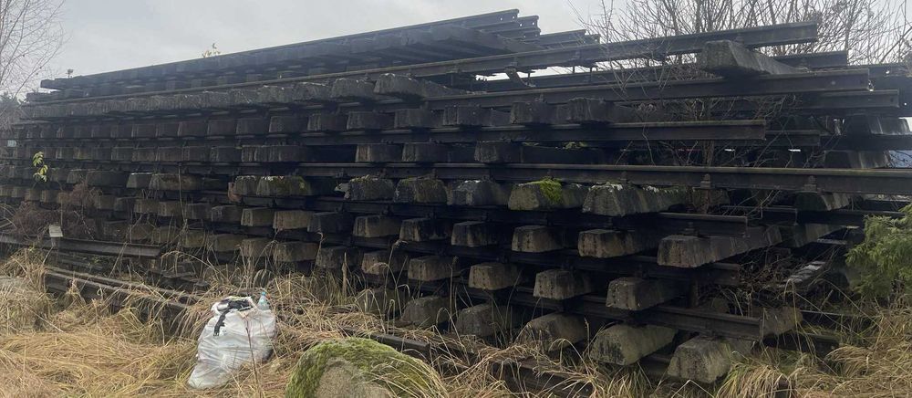 Szyny kolejowe, torowisko, rozjazdy, podkłady betonowe