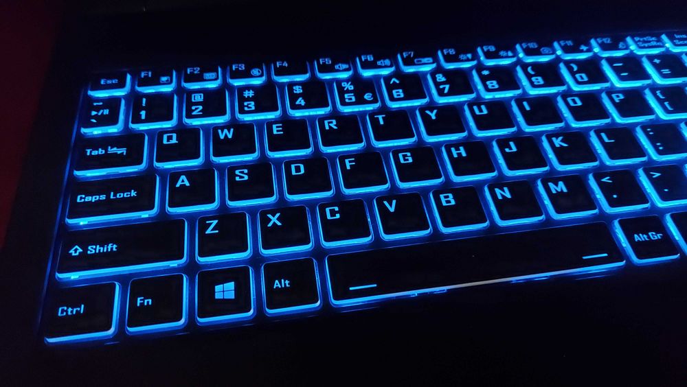 Laptop gamingowy Dream Machines - *i7/8rdzeni/ 16GB IPS SSD510GB+500GB*