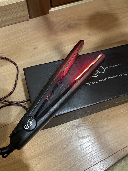 Набір для догляду за волоссям. Холодна праска Ego і плойка гофре