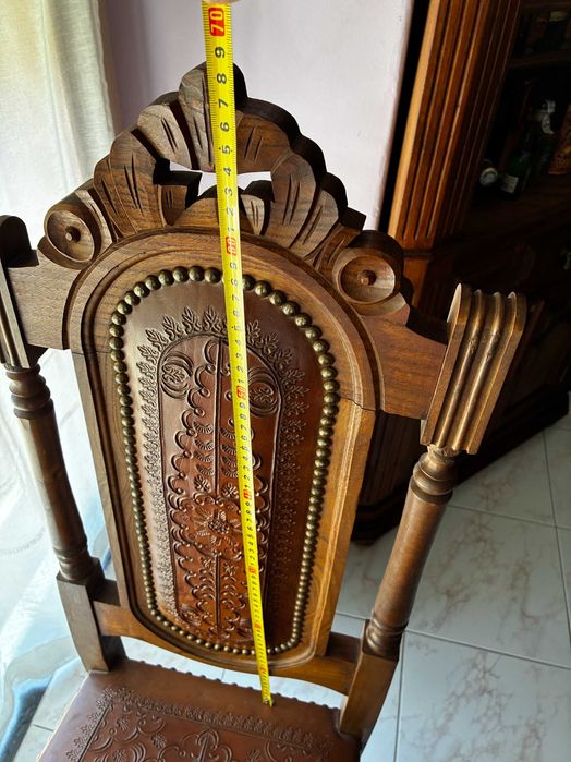 Conjunto de 6 Cadeiras Rústicas em Madeira e Pele Trabalhada