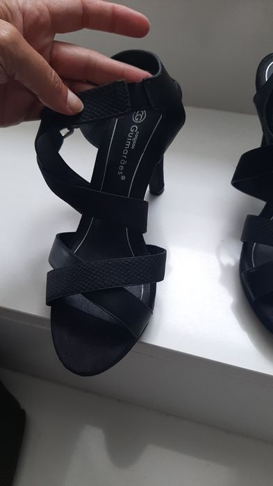 Sandalias pretas