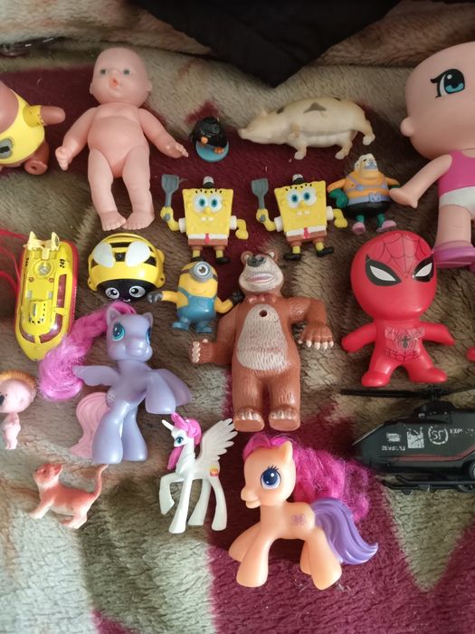 Игрушки разные маленькие, мак дак и другие