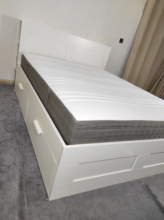 IKEA Brimnes cama, mesa de cabeceira & Vesteroy colchão 160