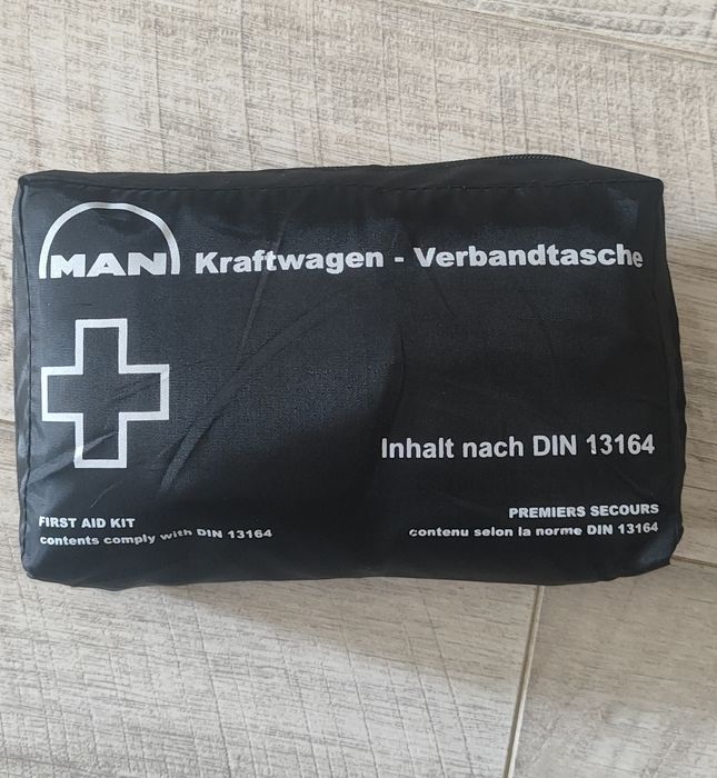 Продаю оригінальну автомобільну аптечку MAN