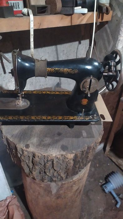 Продам швейную машинку