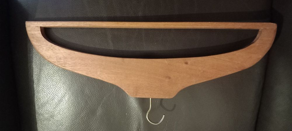 Cabides madeira antigos ( fato )