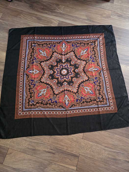 Przepiękna, duża chusta rozmiar 126 x 120