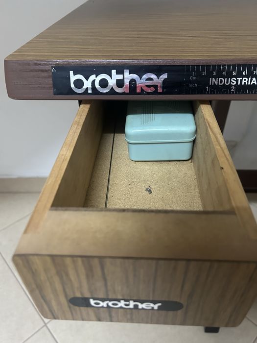 Maquina de costura industrial da Brother