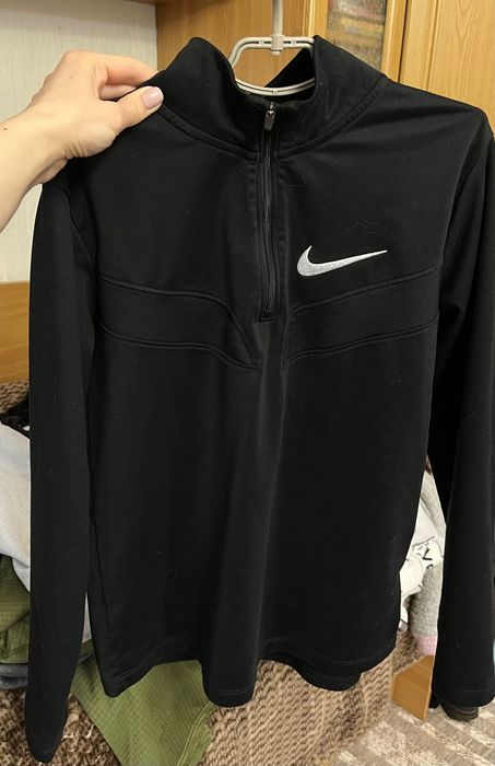 Продаю лонгслів Nike, жіночий
