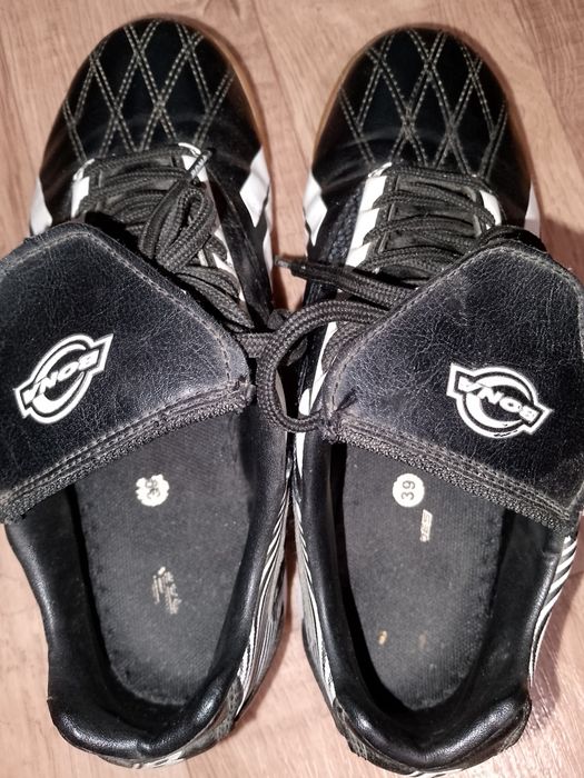 Шкіряні кросівки