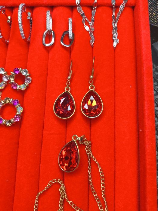 Біжутерія . Нова.