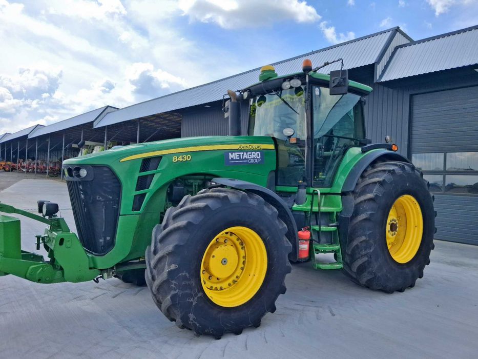 John Deere 8430