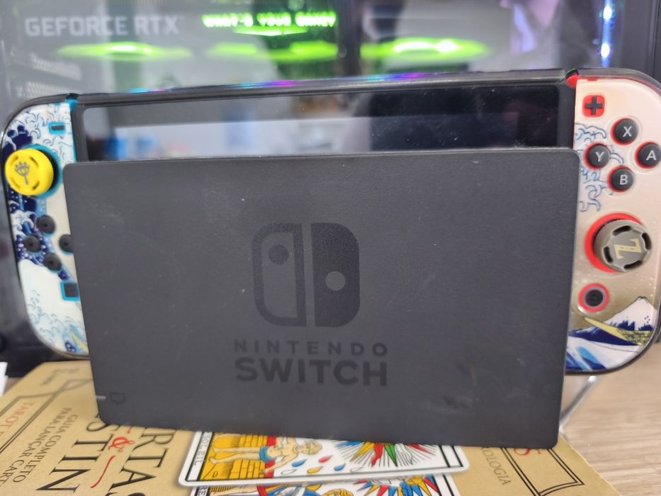 Console Nintendo Switch com capa protetora