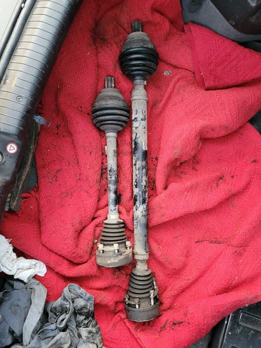 Półosie lewa/prawa przód Golfa V 1.9 tdi bls jcr