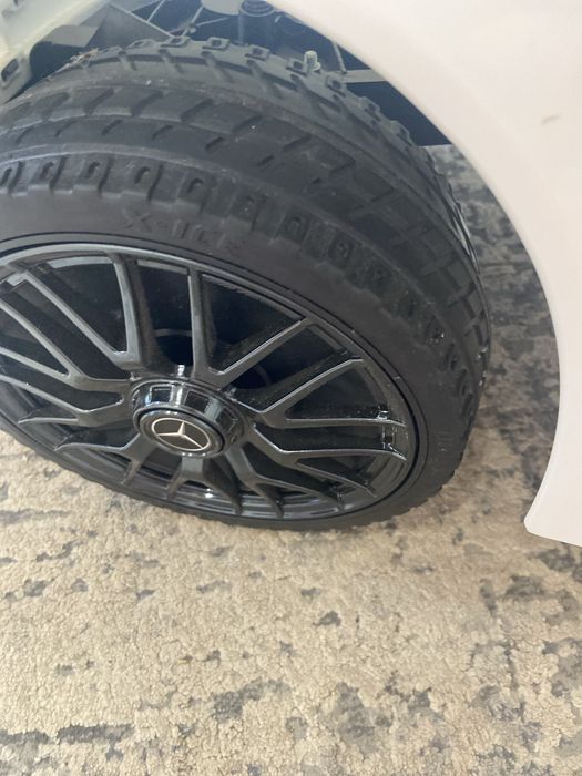 Продам машинку на акумуляторі дитяча.