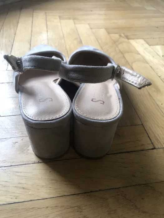 Szare zamszowe buty na obcasie słupku