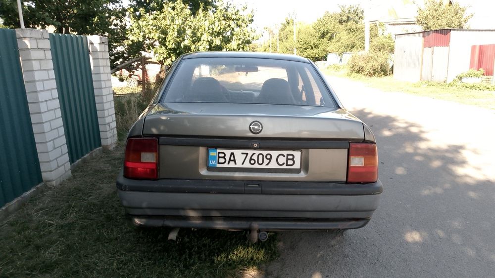 опель вектра а та форд скорпіо два авто на ходу опель вектра газ бензин двігатель 1.8 форд тільки бензин двіг 2 обміняю на трактор