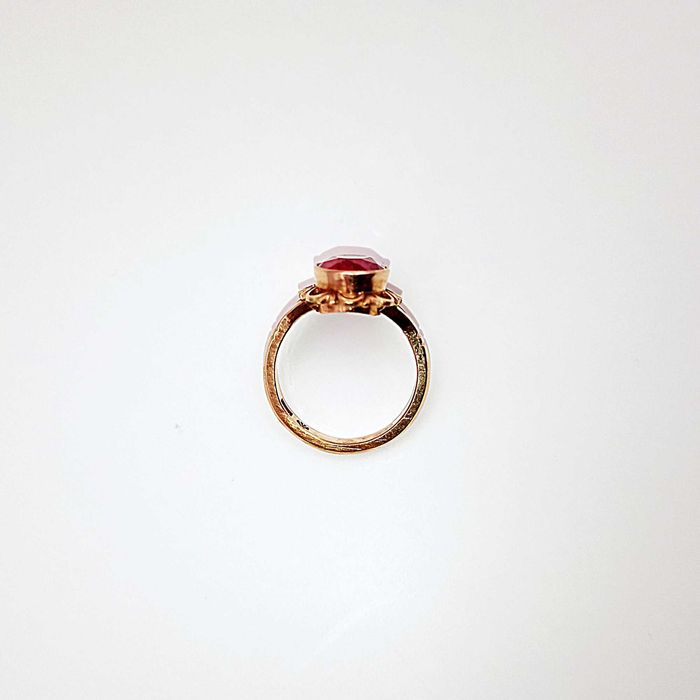 Złoty pierścionek pr. 585 - z czerwonym kryształem 3,92g. | r. 10