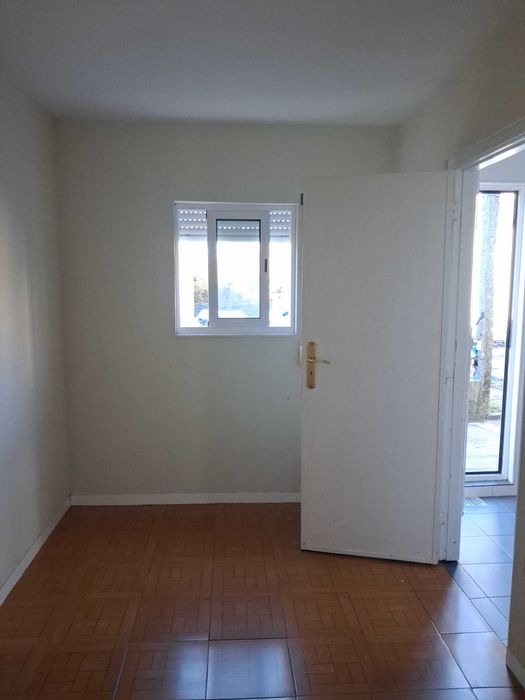 Alugo casa em Arcozelo