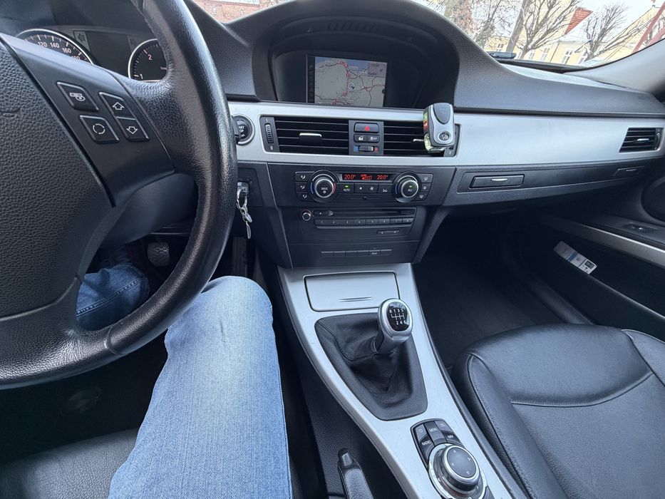 BMW 318d, 2011, klima, nawi, tempomat, skora.