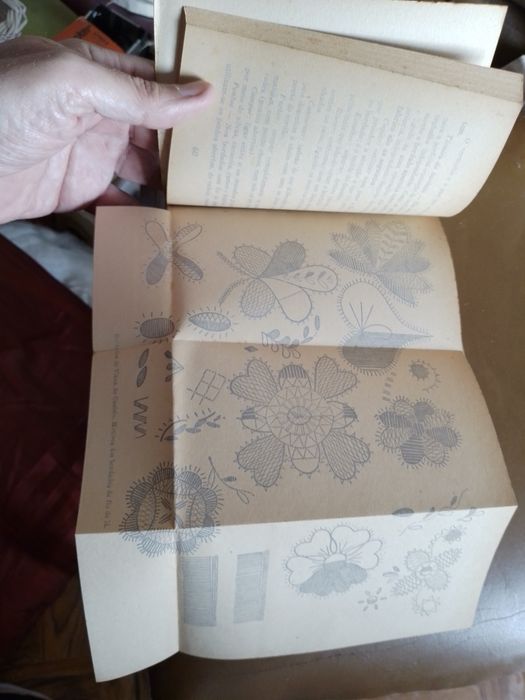 Bordados e  Rendas de Portugal-1edição13E-Peça Bébé Segurança3EDesde3E