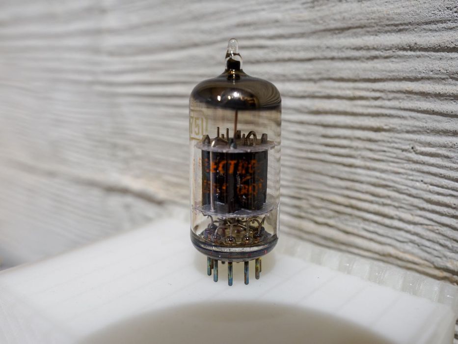 RCA NOS ECC83 / 12AX7 / 5751  Black Plate - Legenda