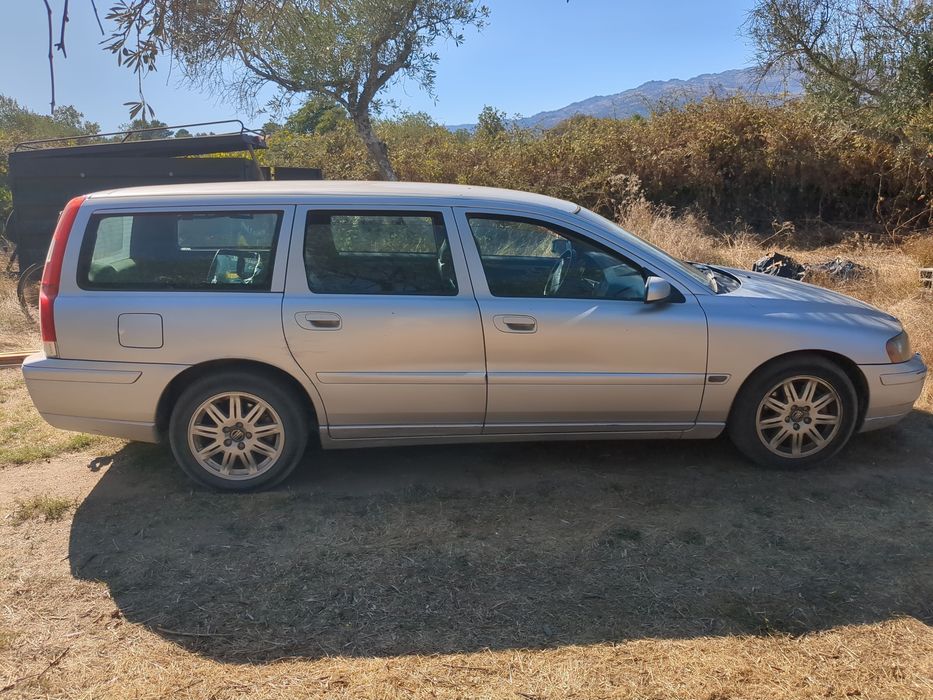 Volvo V70 2.4 D5 (D5244T5) — 2006 — 411.000 km Avaria no motor — muitas peças novas — matrícula alemã