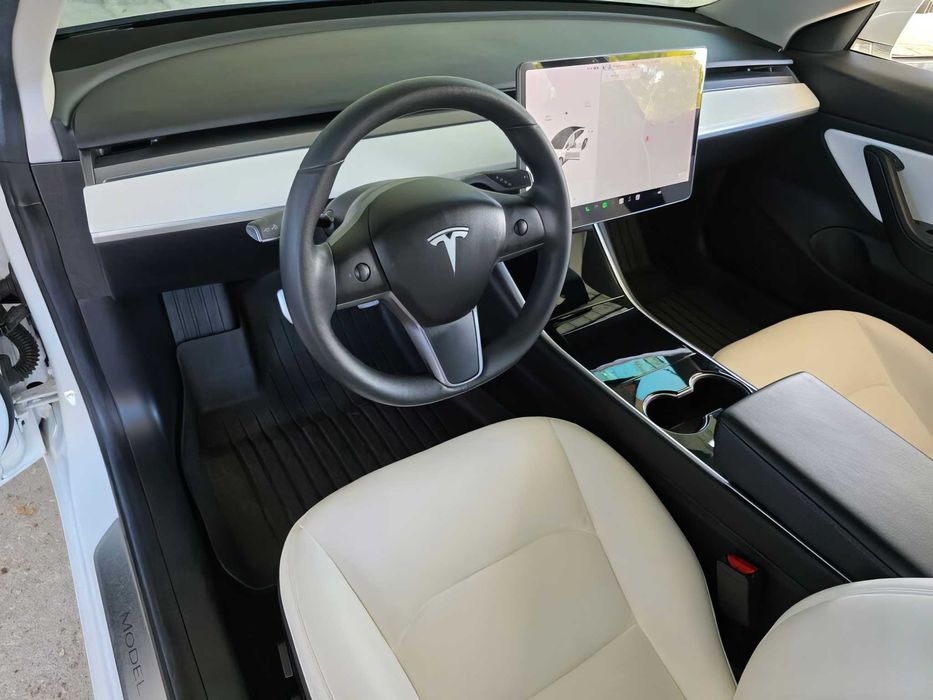 Tesla Model 3 Long Range      2019