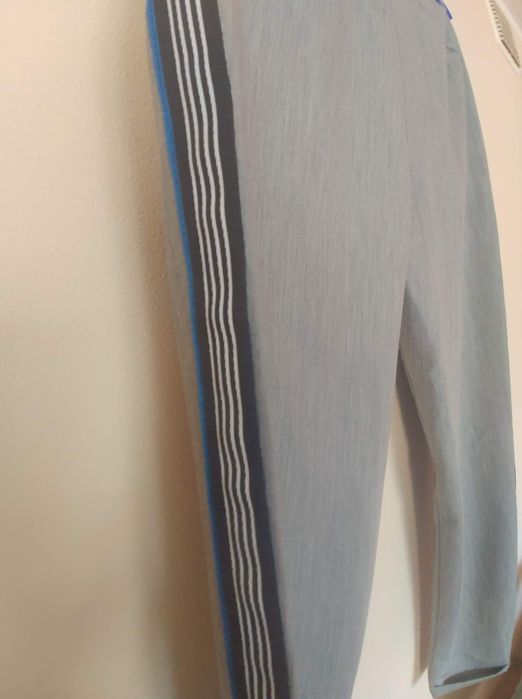 Szare eleganckie nowe męskie spodnie z lampasami - r. M/L