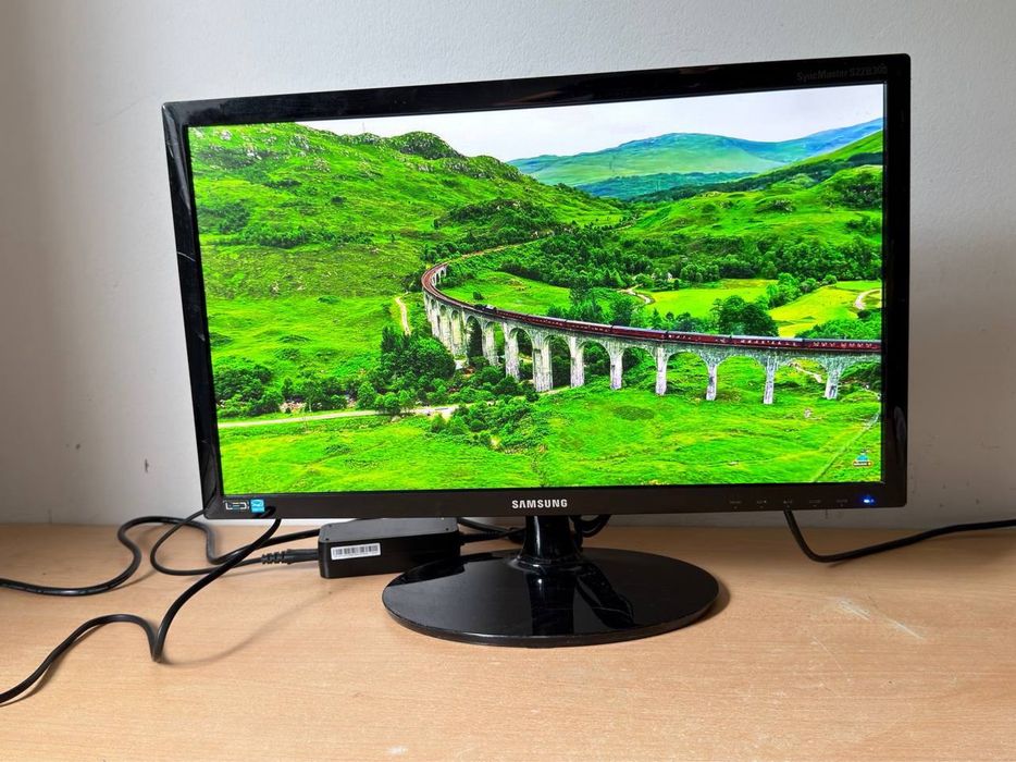 Монітор Samsung SyncMaster 22” / Full HD / DVI / VGA