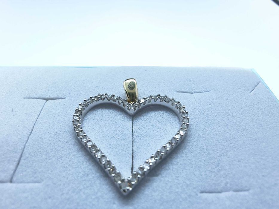 Złota zawieszka serce z diamentami, certyfikat