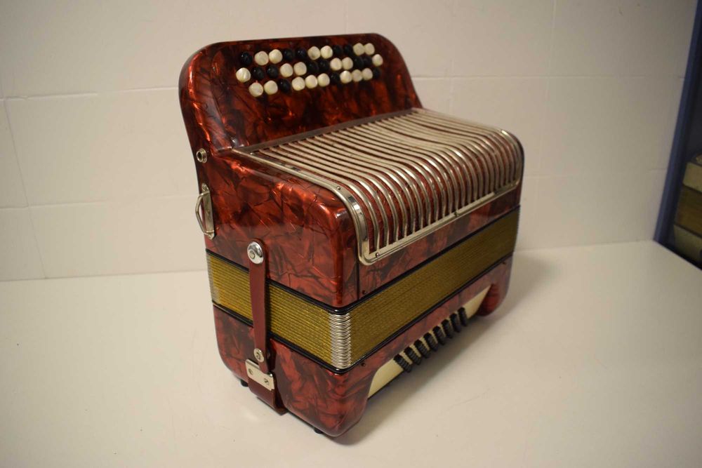 Acordeao Hohner Amati 2 Voz 48 Baixos, N 010