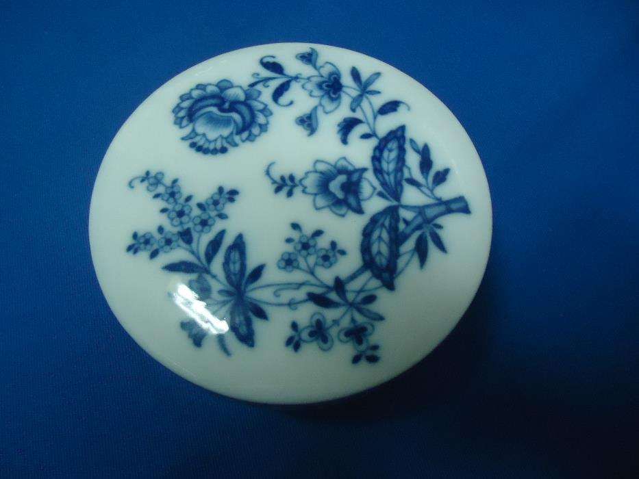 Caixa  em Porcelana Vista Alegre `Margão `