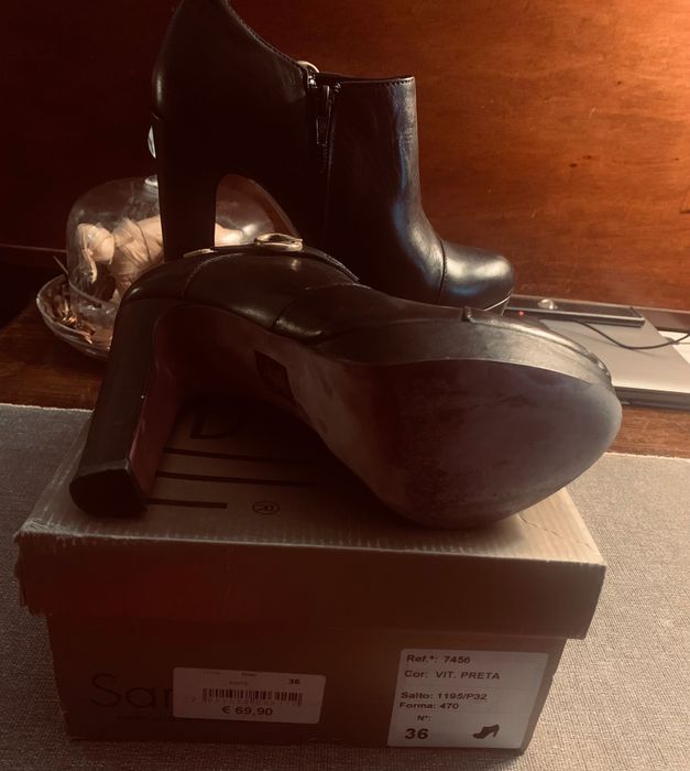 Botins Pretos em Pele senhora