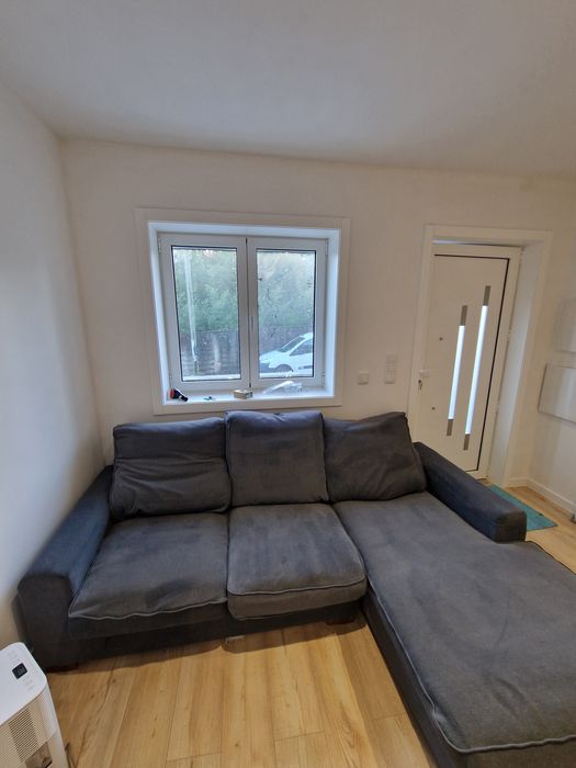 Sofá azul  com chaise longue