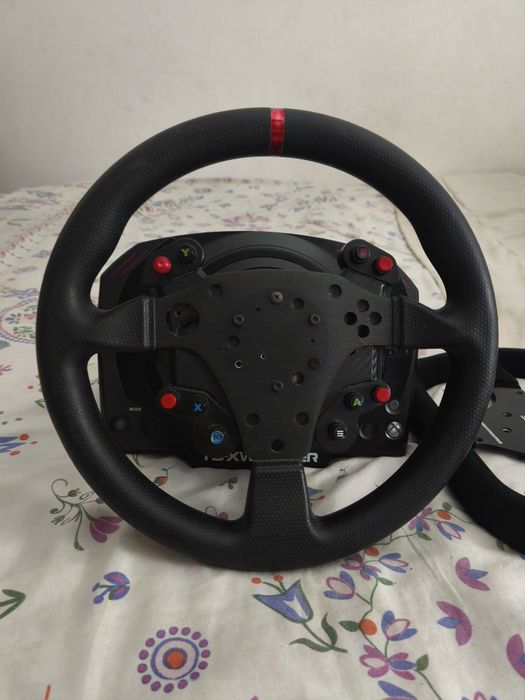 Volante, pedais thrustmaster