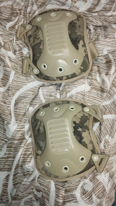 Наколінники бу, але стан новий.