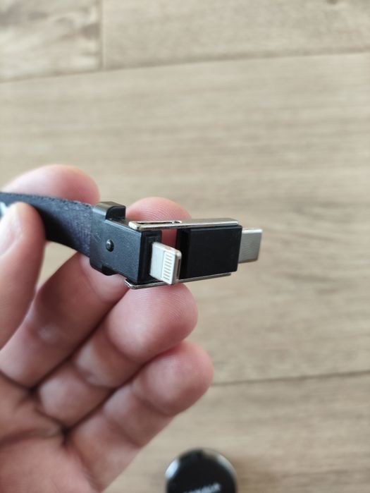 Smycz Canal+ z kablem USB-C/USB-C/iPhone