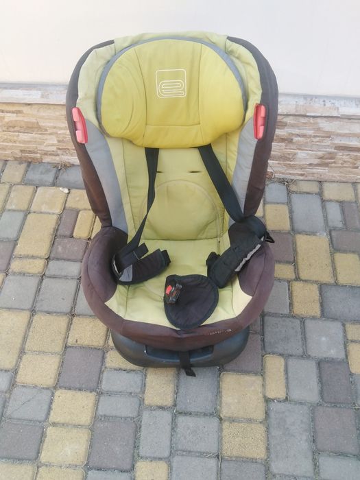 Дитяче автокрісло.