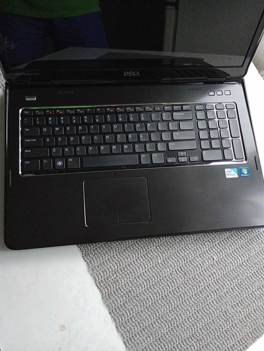 Laptop Dell Inspiron N7110 17.3"/Pentium b950 2,10ghz/ddr3 8gb/500gb