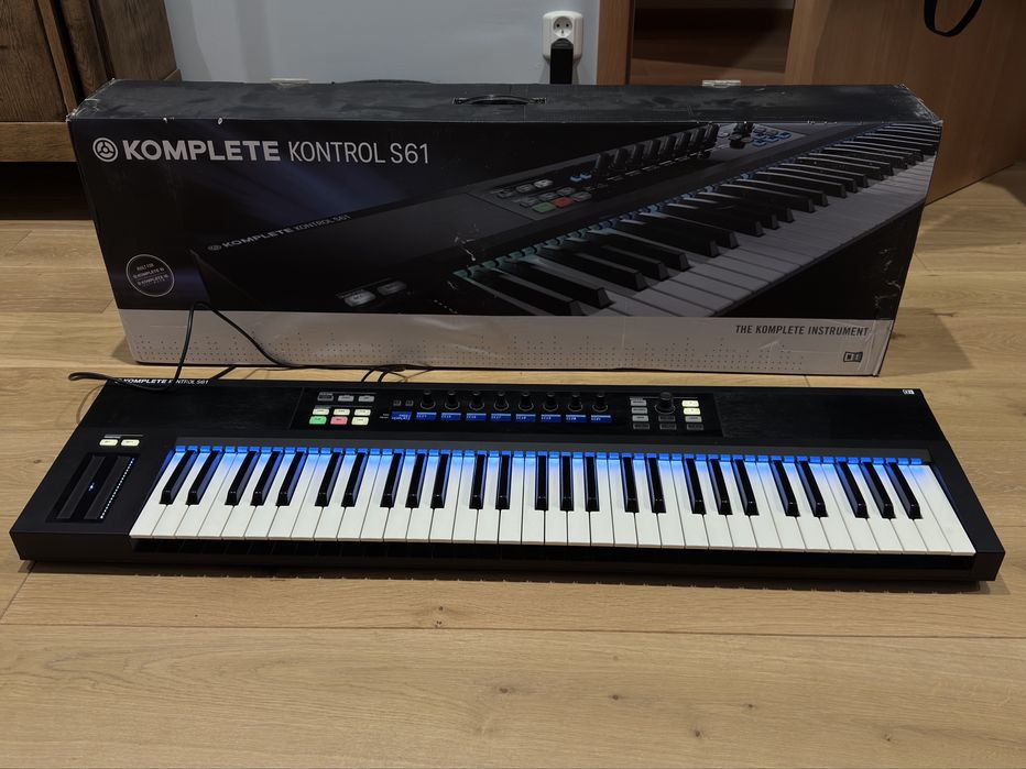 Native instruments komplete kontrol s61 mk1 + soft