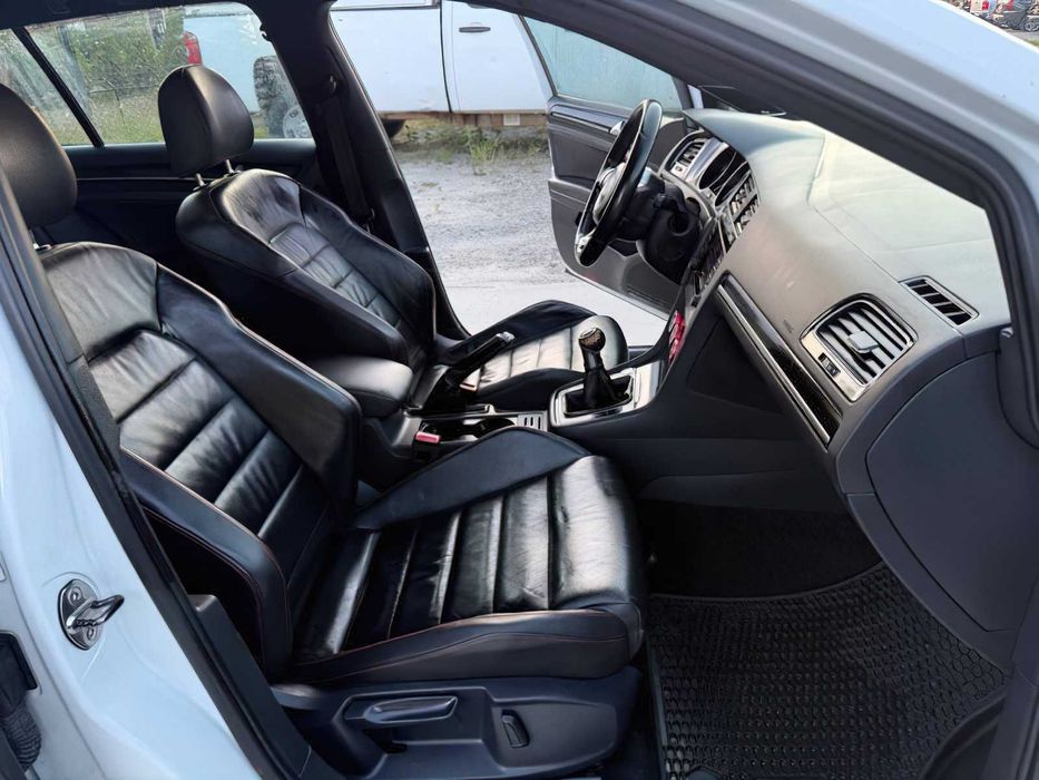 Volkswagen Golf GTI SE      2015