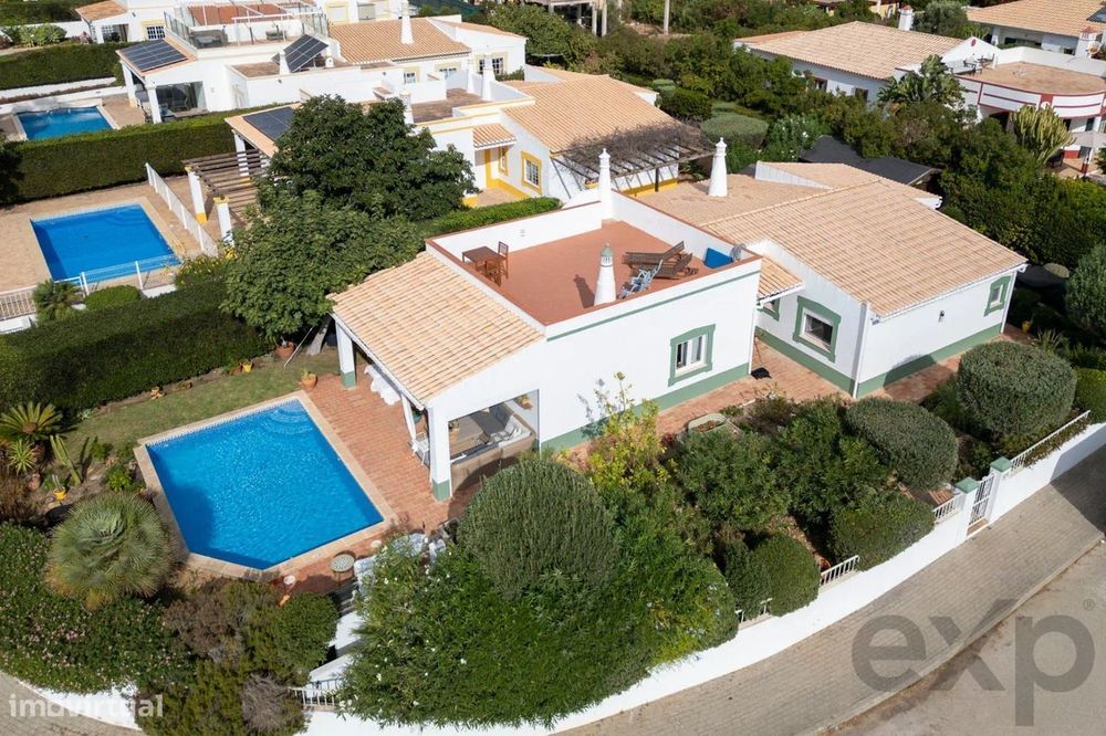 Moradia Térrea T3, Piscina e Terraço Vista Mar, Luz