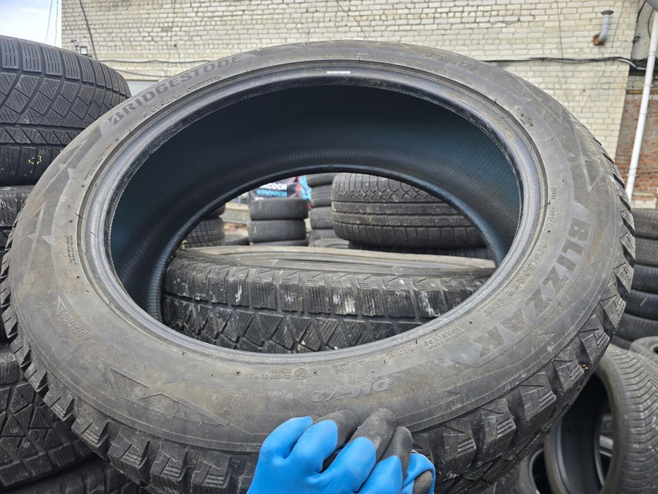 275/50R22 Bridgestone Blizzak DM-V2